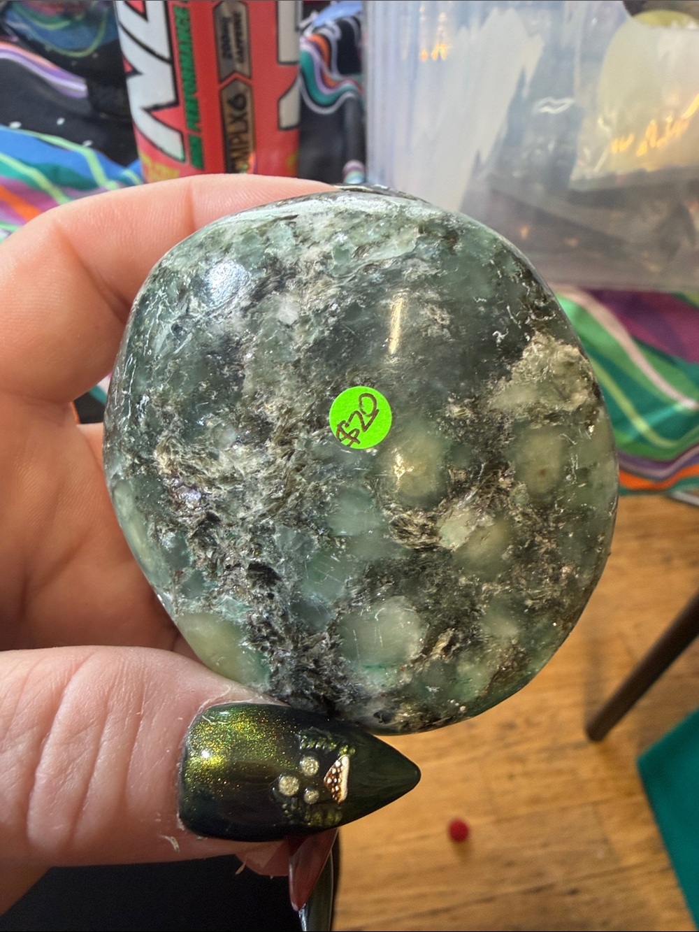 Green natural emerald Polished Stone